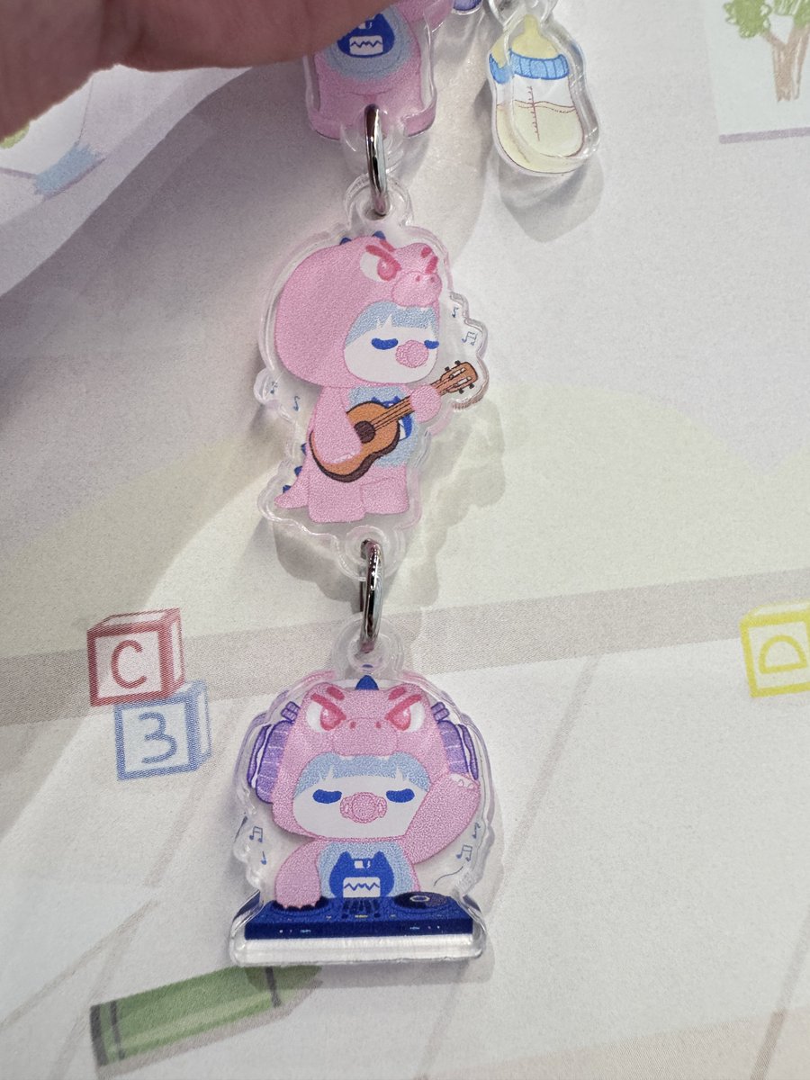 thatsjustacat's tweet photo. Detail ตัว charm ชัดๆ 
ยัยฮาร์ทดี้สาวน้อยร้อยกิจกรรม 
แต่เขาให้เด็กเร้กยกเวทด้วยหรอ!!??

#Heartdy https://t.co/dTJqAW5Puo