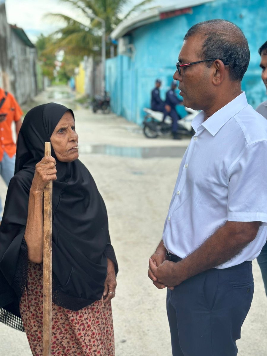 HNasvaan's tweet photo. ރައީސް @MohamedNasheed އަދި އޮޕޮޒިޝަން ލީޑަރ @faya_i ތިމަރަފުށި ރައްޔިތުން ގާތަށް 🌼💛

#BoduBadhalu 
#VoteAnni 
#AnniForChair https://t.co/nAhEVpFRTL