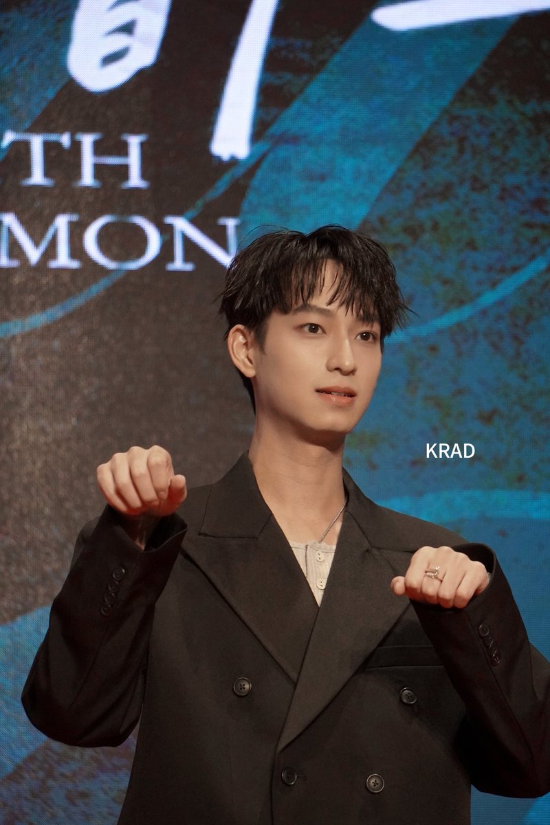 KRADjarot's tweet photo. #ChimonFansigninHangzhou
#ชิม่อนไงจะใครหล่ะ
#ChimonWachirawit 
#ชิม่อนวชิรวิชญ์ https://t.co/MfRXz0iydJ