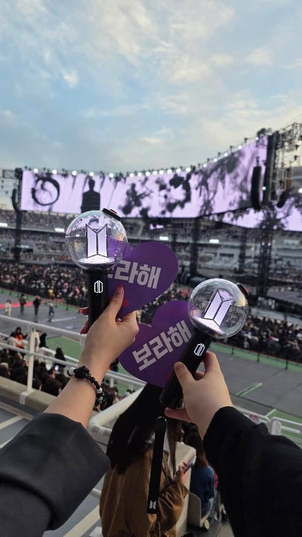 Agustd_suag's tweet photo. 다들 아미트친소 이제 여시는구나!!
저랑도 친해져여💕
이번 부산콘 613 가는 13년차 아미입니당
친해지면 많이 퍼주니까…다들 다가와요…ㅎㅎ
06이고 많이들 와요❤️💙

❤️ - follow
 RT - DM + follow
#아미트친소 #아미 https://t.co/KhucmzRwla