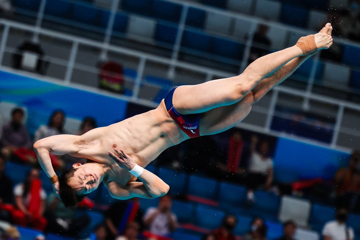 CGTNSportsScene's tweet image. 🇨🇳🥇Wang Zongyuan seals gold in men’s 3m springboard at #DivingWorldCup Super Final in #Beijing, with teammate Zheng Jiuyuan taking🥈. 

💯Wang’s FOURTH straight title since the event’s inception in the Final, diving dynasty confirmed.✅

🇲🇽#Mexico’s Osmar Olvera Ibarra grabs🥉.