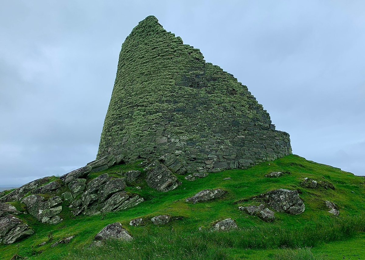 KPW1453's tweet image. The remains of Dun Carloway Broch on the Isle of Lewis in the Outer Hebrides. It was probably built in around 200 BC, and still stands at some 9 meters in height. 📸 My own. #Prehistory #Brochs #Archaeology #Lewis #DunCarloway