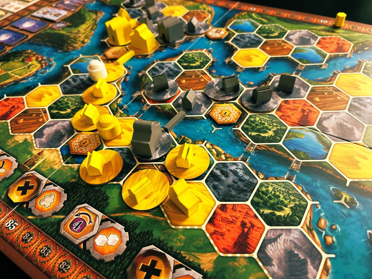 nepoulas's tweet image. Hier, retour sur Age of Innovation qu’on adore ici. Toujours sympa de tester de nouveaux combos factions/terrains. Victoire des Gobelins du désert !
#J2s #Jds @SuperMeeple