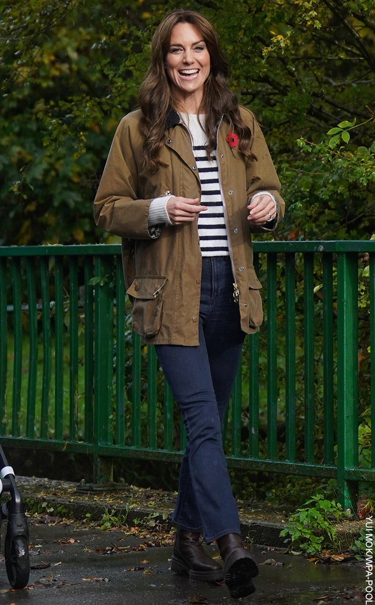 ❤️Good Morning everyone❤️Saturday has arrived and it’s sunny so in the garden I will be today. Here she is our beautiful Catherine, Princess of Wales. Hope she is chilling in her jeans this weekend and spending time with her beautiful family. Have a great day everyone❤️
