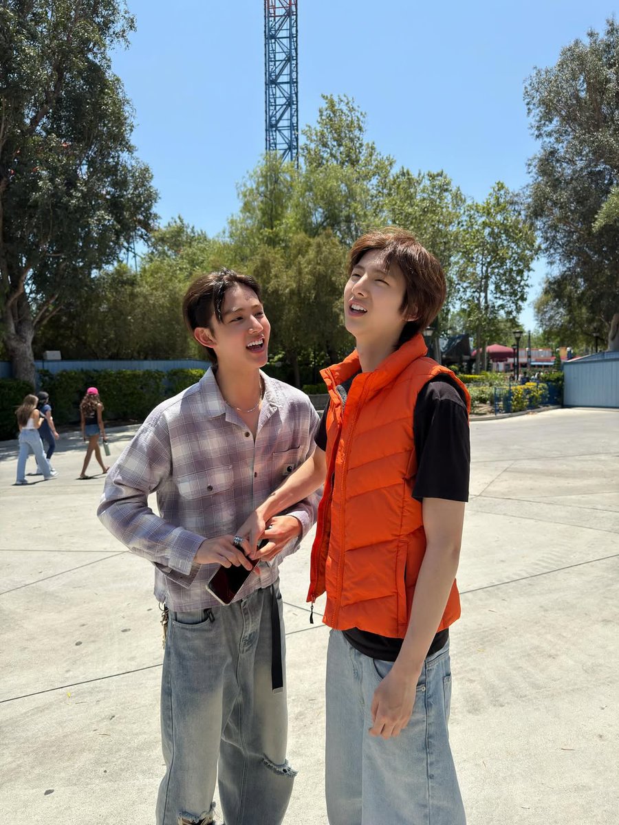 ineeditumm's tweet photo. 뇌가리북마크에 장면 하나 추가됨
뭔가 이렇게 둘만 있을 때
엄ㅅ현 리터럴리 연하같고
김ㅈ훈 리터럴리 연상같은 모먼트 꼭 한번씩 있음 그게 짅짜 미침 https://t.co/BYZZyNKWGG