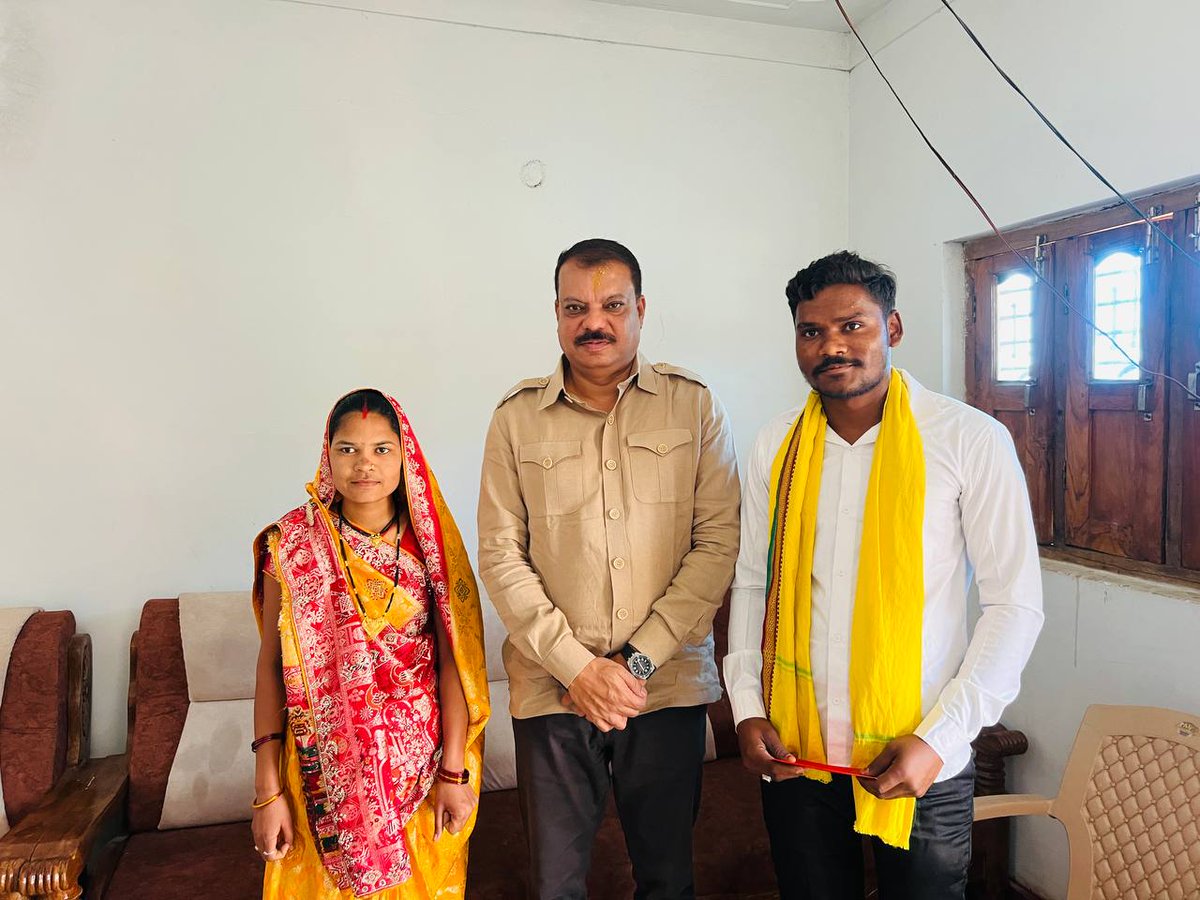 आज माननीय प्रदेश अध्यक्ष श्री उमंग सिंघार जी ने जिला सिवनी के ग्राम खेररंजी में मध्यप्रदेश आदिवासी विकास परिषद छात्र प्रभाग के जिला महासचिव श्री शिवम उईके जी के विवाह उपरांत उनके निवास पर पहुंचकर नवदंपति को शुभाशीष स्वरूप  शुभकामनाएं दीं।

<a href="/UmangSinghar/">Umang Singhar</a>