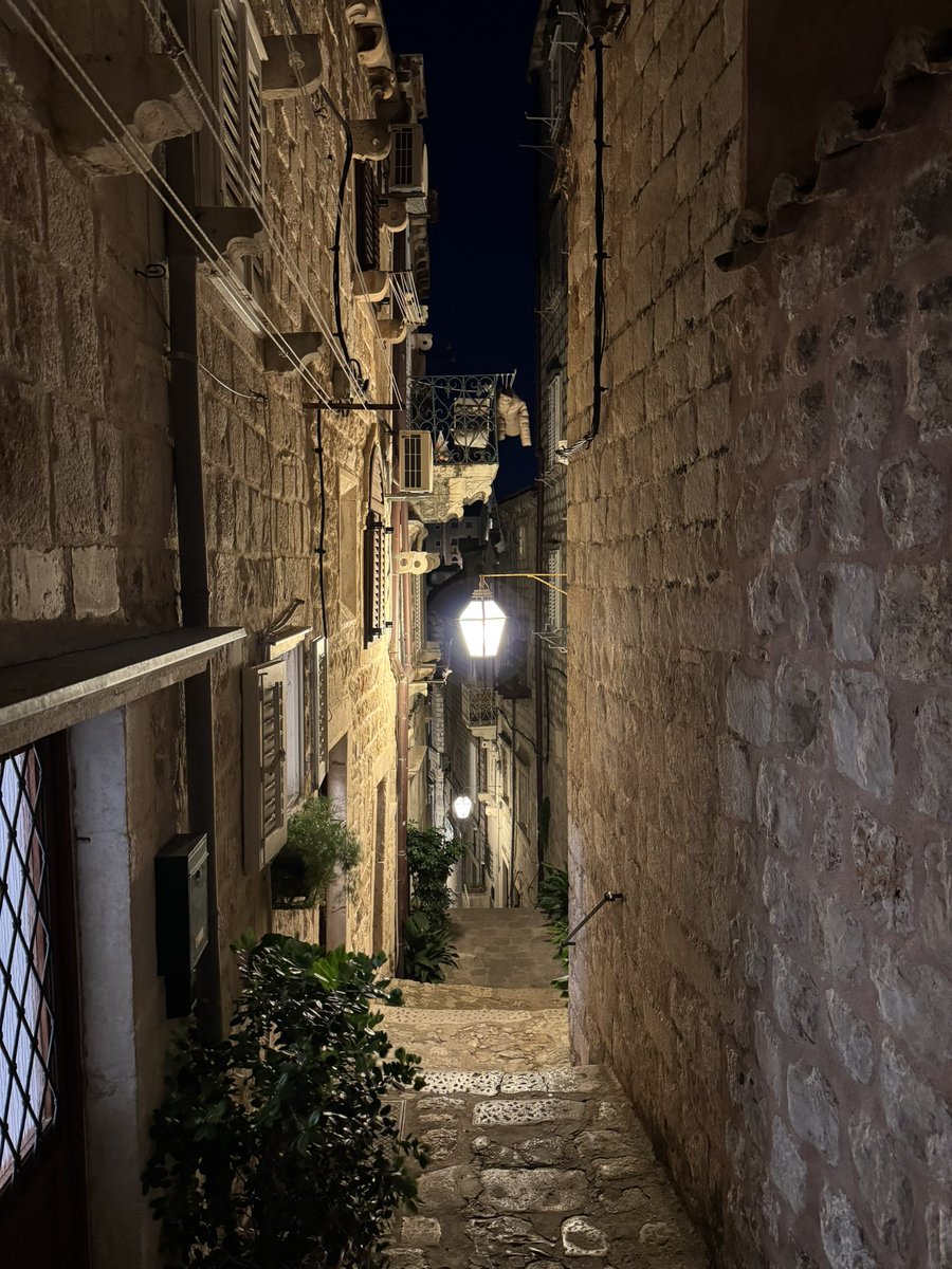 philipprufi's tweet photo. Dubrovnik is insanely crowded… but honestly, I get it. The stone streets, the walls, the sea… it almost doesn’t look real. Hard to complain about the crowds when the place looks like this. https://t.co/AShM7KiClB