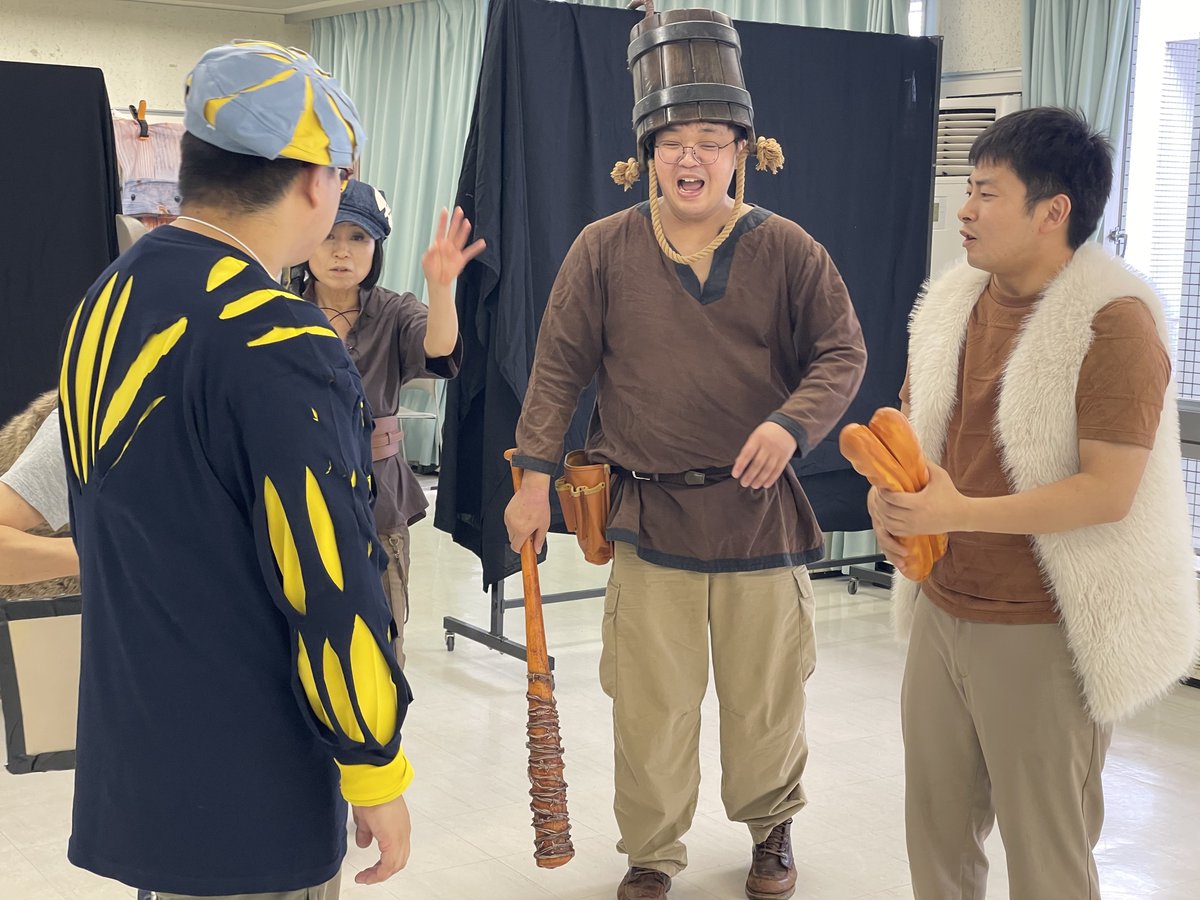 LARP_Laymun's tweet photo. やべー山賊があらわれた!
コマンド?
#laymun https://t.co/VA46k9ouBr