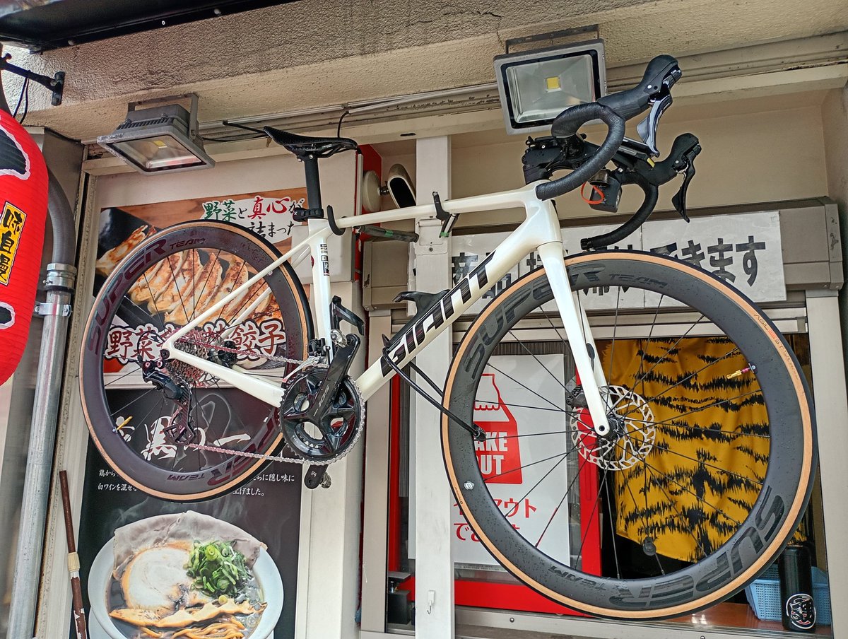 888ysn's tweet image. 多分1ヶ月くらいぶりに洗車した🚴

#ロードバイク
#GIANT
#TCR