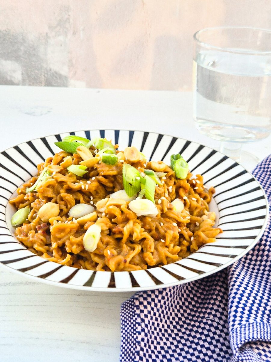 vegan_lunch_box's tweet image. First from the lunchbox today a good one for weekend lunch. Quick satay peanut butter noodles.
theveganlunchbox.co.uk/quick-5-minute… #vegan #vegetarian #dairyfree #plantbased