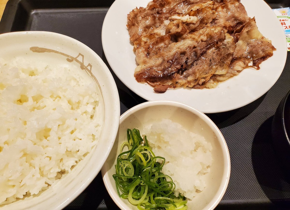 昨日の仕事がストレスフルだったので、ロース＋ササミカツ定食と牛焼肉W定食を食べました。
ご飯は大盛りと特盛り。
食べているうちに冷静になり、流石に終盤は多かったなと反省。