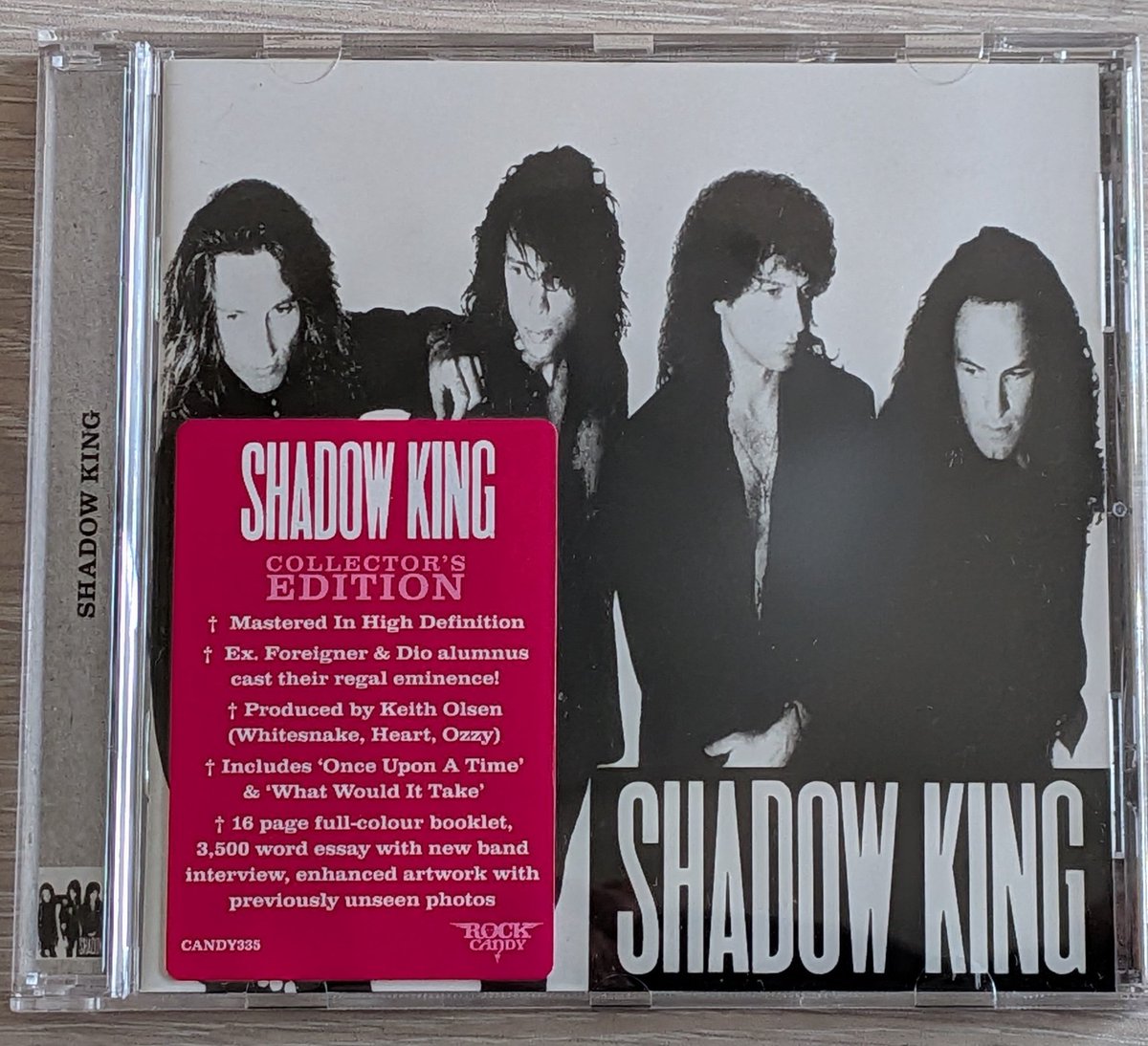kigata_p's tweet photo. 「SHADOW KING」
5月2日はルー・グラムのお誕生日です🎉
今日は1991年リリースのSHADOW KING唯一のアルバムを聴きます🎶
ヴィヴィアン・キャンベル🎸をフィーチャーしたFOREIGNERよりもHM/HRよりのサウンドと、ルーのパワフルかつエモーショナルなVo.を楽しめる作品😆
#LouGramm
#ShadowKing https://t.co/CVmRXpXLaT