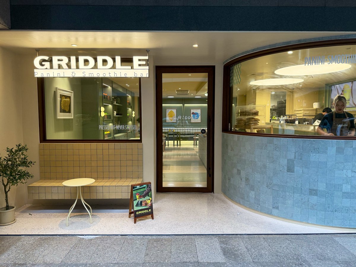 Ayuki84's tweet image. Griddle Panini &amp;amp; Smoothie bar

Smoothie - Watermelon/Lychee/Lime/Mint
Panini - Melting tuna pesto

อร่อยยย ☺️

#Panini #Smoothie