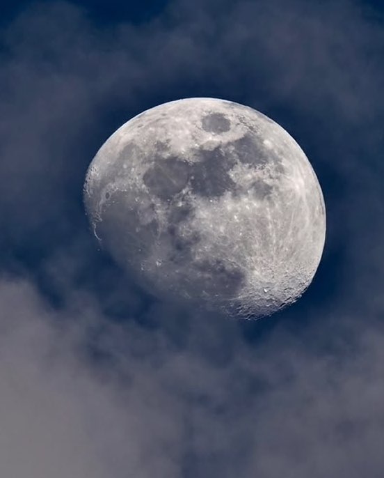 KODAKPIXPRO's tweet photo. Moonstruck🤍
.
.
.
.
.
📸credit: IG @_ph.raven.blake_
Shot with KODAK PIXPRO AZ528

#moon #stars #astronomy #az528 #nighttime #night #kodakpixpro #kodak #pixpro #camera #photography #potd #picoftheday #photooftheday #instagood #repost #regram #dontphoneitin #memoriesmatter https://t.co/t5W1naaCUE