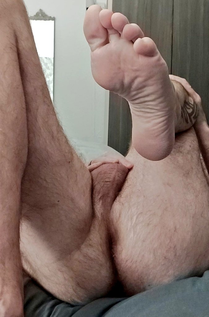 feetnbutt tweet media