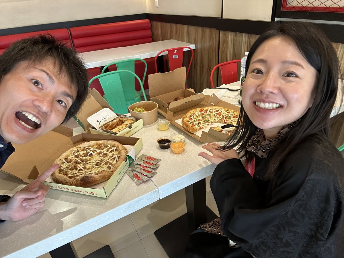 HaruKazu711's tweet image. Shawarmaピザ🍕初めて食べた😋🇸🇦
生地までチーズ🧀入にしたらすごい🤩💚
#Riyadh #サウジアラビア生活 #pizza