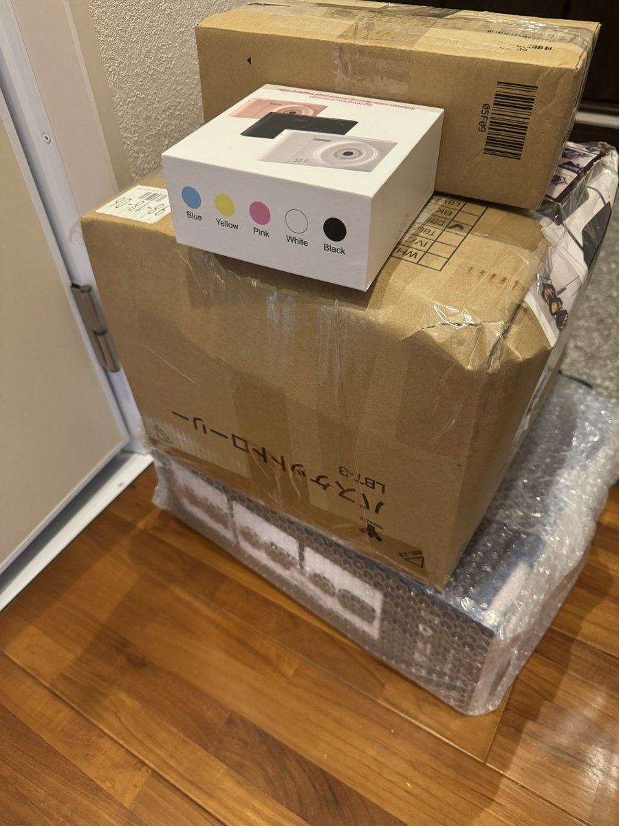 sumarrbi's tweet photo. GWですが今日も出荷。

デジカメ2台とシーリングファンの3点。
純利益は6,000円ほど。

シーリングファンは1年前に0円仕入れしたが小さくて気になっていた。
最近自費ありで大きいサイズに取り替えたので、古い方をメルカリで売りました。

デジカメは薄利だったけど、正直に報告するのが自分のスタイル。赤字ではないです。

#副業 #物販 #スマホ副業