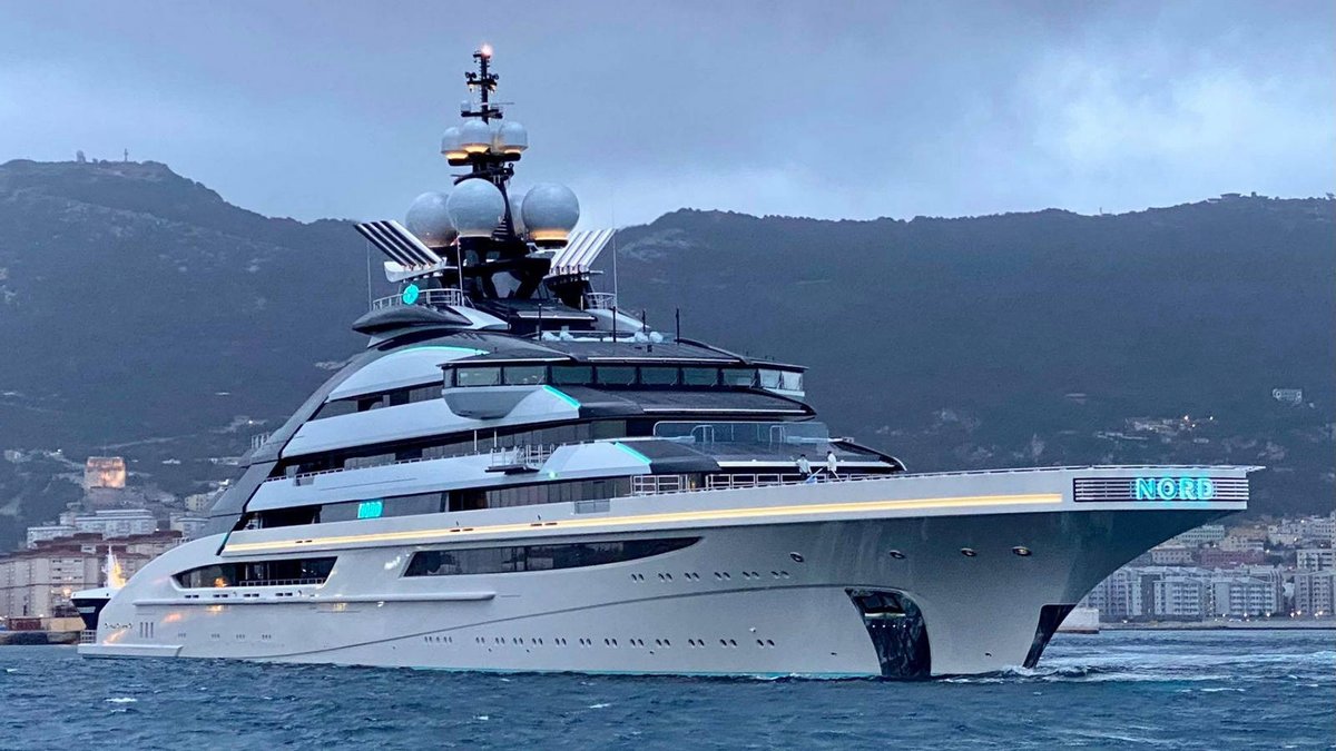 luxurylaunches's tweet image. Not wanting to waste a single day of summer, Russia’s richest man had his $500 million superyacht repaired in #Dubai and, to the shock of the world, had it cross the Strait of Hormuz so the 465 feet long vessel could sail full speed to the Seychelles - 
luxurylaunches.com/transport/nord…
