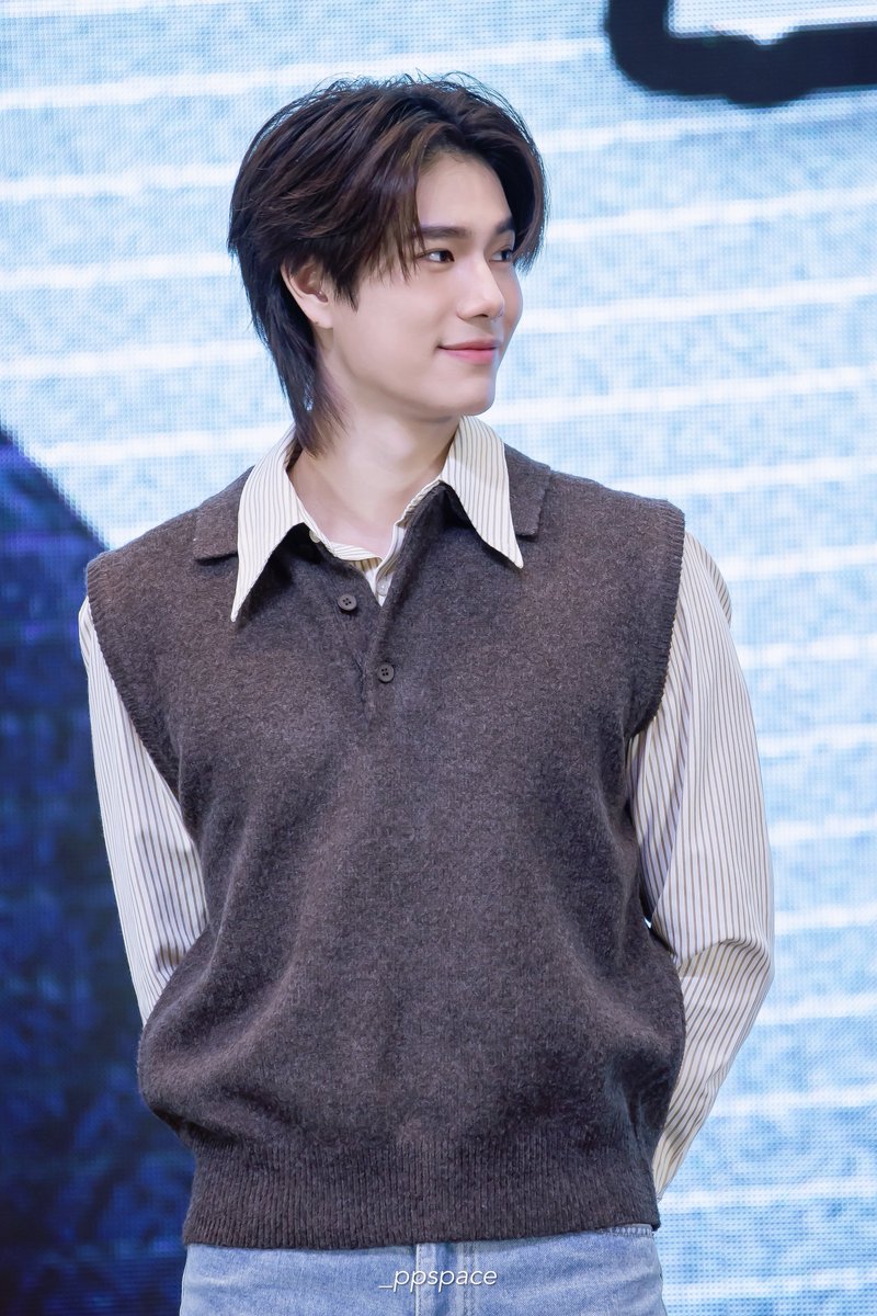 _ppspace's tweet photo. พุพุเองคับ 🫡

PHUWIN MODE ON SHANGHAI
#PhuwinShanghaiFansign https://t.co/NJ64zRVKCd