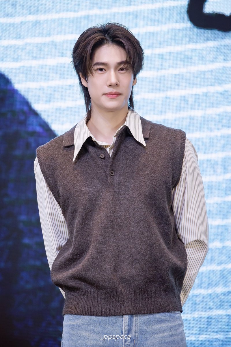 _ppspace's tweet photo. พุพุเองคับ 🫡

PHUWIN MODE ON SHANGHAI
#PhuwinShanghaiFansign https://t.co/NJ64zRVKCd