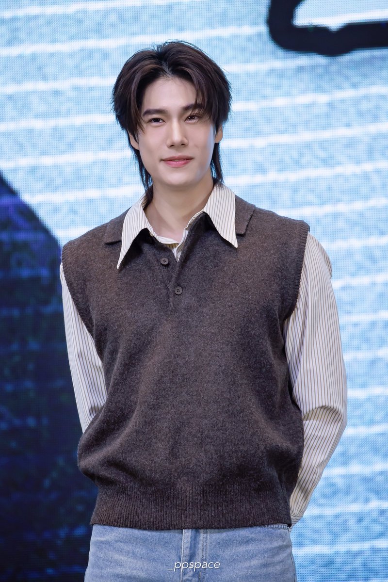 _ppspace's tweet photo. พุพุเองคับ 🫡

PHUWIN MODE ON SHANGHAI
#PhuwinShanghaiFansign https://t.co/NJ64zRVKCd