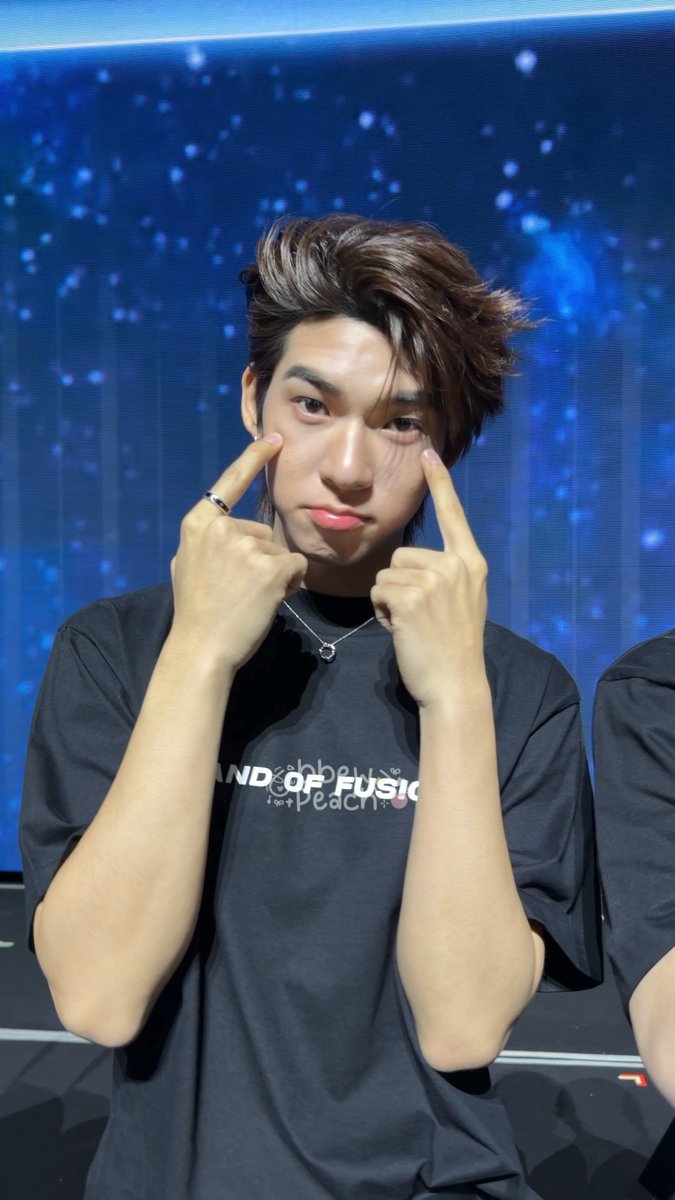 b e w 🍑 tweet media