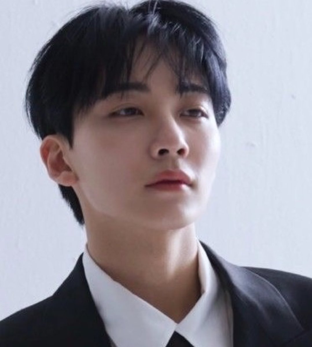 윤정한 얼굴 tweet media