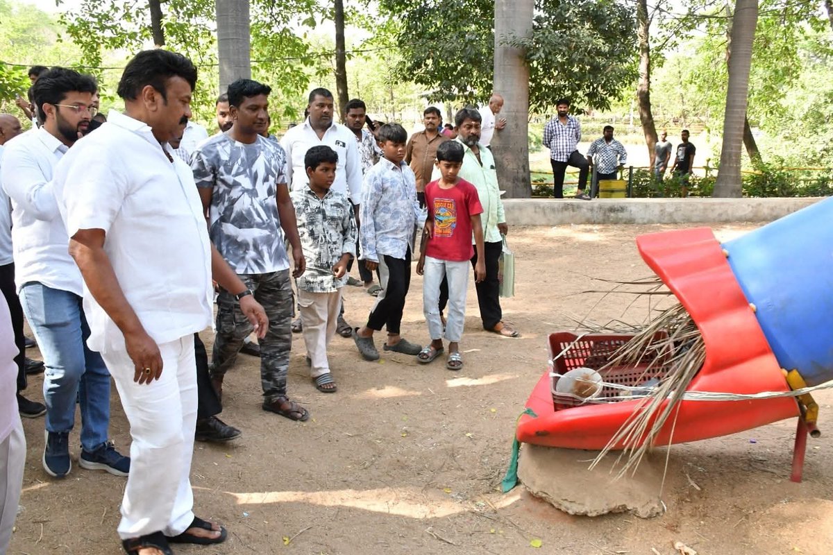YadavTalasani's tweet image. Visited KLN Park in Sanathnagar with officials, reviewed local issues, and directed immediate action for resolution.
#Sanathnagar #Hyderabad #PublicService #GHMC