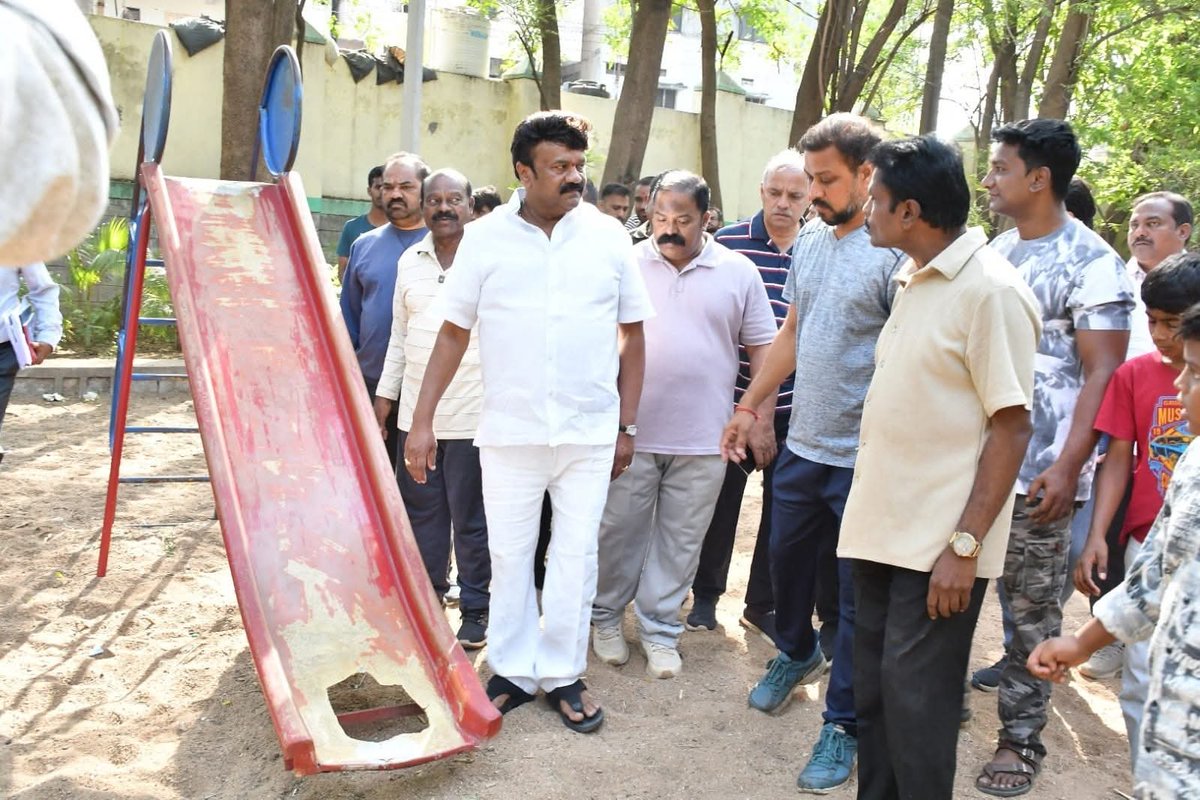 YadavTalasani's tweet image. Visited KLN Park in Sanathnagar with officials, reviewed local issues, and directed immediate action for resolution.
#Sanathnagar #Hyderabad #PublicService #GHMC