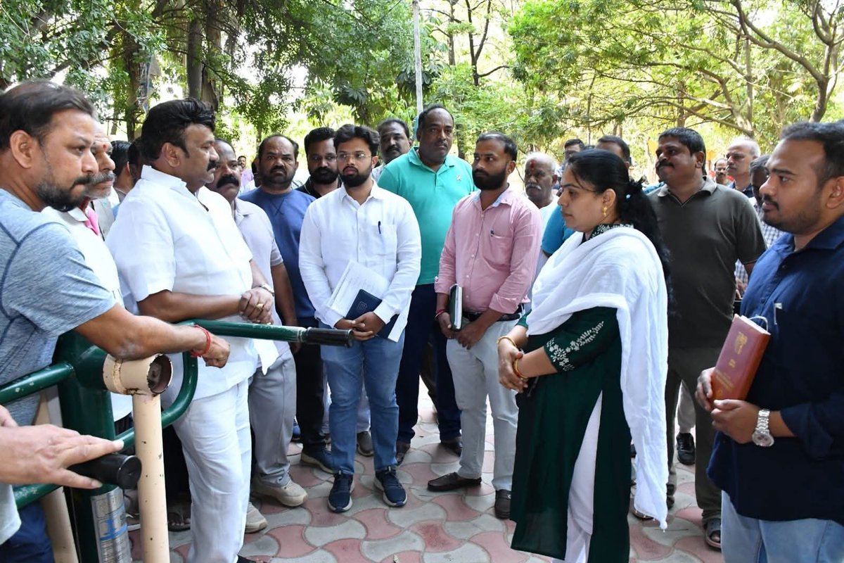 YadavTalasani's tweet image. Visited KLN Park in Sanathnagar with officials, reviewed local issues, and directed immediate action for resolution.
#Sanathnagar #Hyderabad #PublicService #GHMC