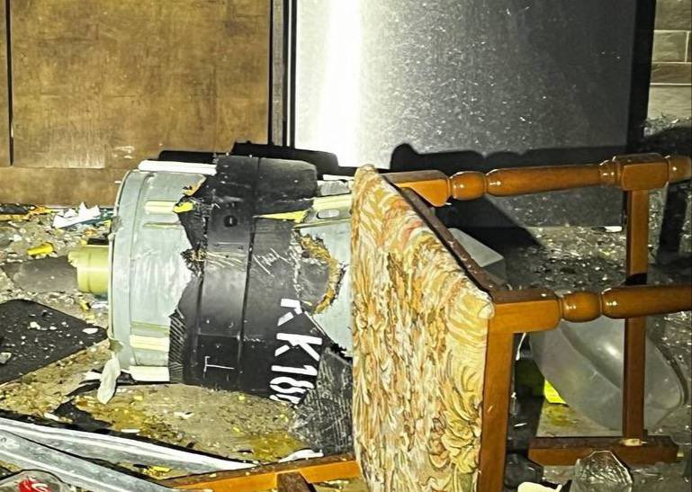 Drone_Wars_'s tweet image. The strike UAV Harpya-A1 of the "KK" series (a series with the CRPA Comet-M16) with a BST-52 combat unit, which did not detonate when it hit a Kharkiv resident's apartment.

#DroneWars #Kharkiv #CRPA #Drones