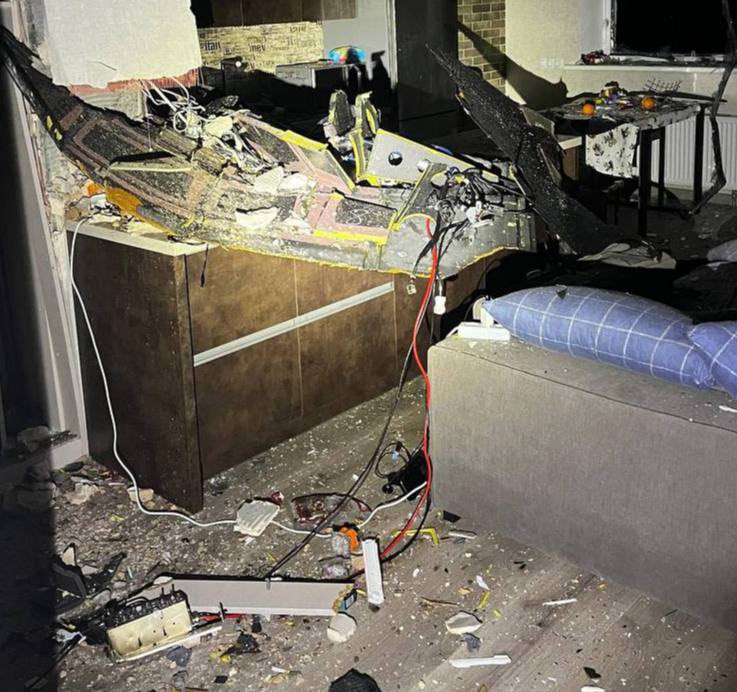 Drone_Wars_'s tweet image. The strike UAV Harpya-A1 of the "KK" series (a series with the CRPA Comet-M16) with a BST-52 combat unit, which did not detonate when it hit a Kharkiv resident's apartment.

#DroneWars #Kharkiv #CRPA #Drones