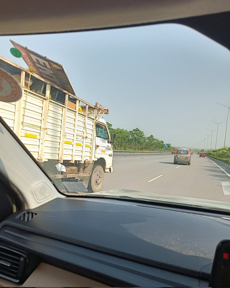 vinay_vangala's tweet image. Lane management is a joke on #ORR 
Request @TelanganaDGP @CPHydCity @CPCyberabad @MalkajgiriCop @CPFutureCity to look into it
#ArriveAlive
In 120 KMPH lane - Buses, lorries n vans! 
@motordave2 @MORTHIndia @nitin_gadkari @PMOIndia 

@DriveSmart_IN @RSGuy_India