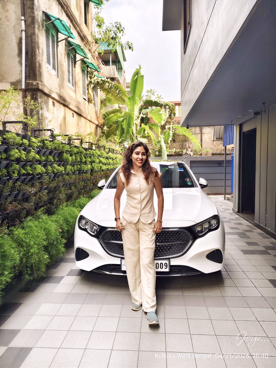 JayeetaGupta8's tweet image. Effortless Style, Unstoppable Vibe 🚗✨ Walking Into My Own Spotlight....😎

#BossVibes #ConfidentWalk #StyleGoals #UrbanChic #SelfMade