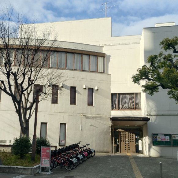 大淀コミュニティセンターのお部屋代の支払い方法は３つあります。
①来館にてお支払い
②振込（ゆうちょ銀行）
③コンビニ決済（インターネット登録が必要です）
※いずれも必ず期日内にお支払い願います。

インターネット登録をしていただいていたらお支払い方法の幅も増え楽にしていただけますよ！