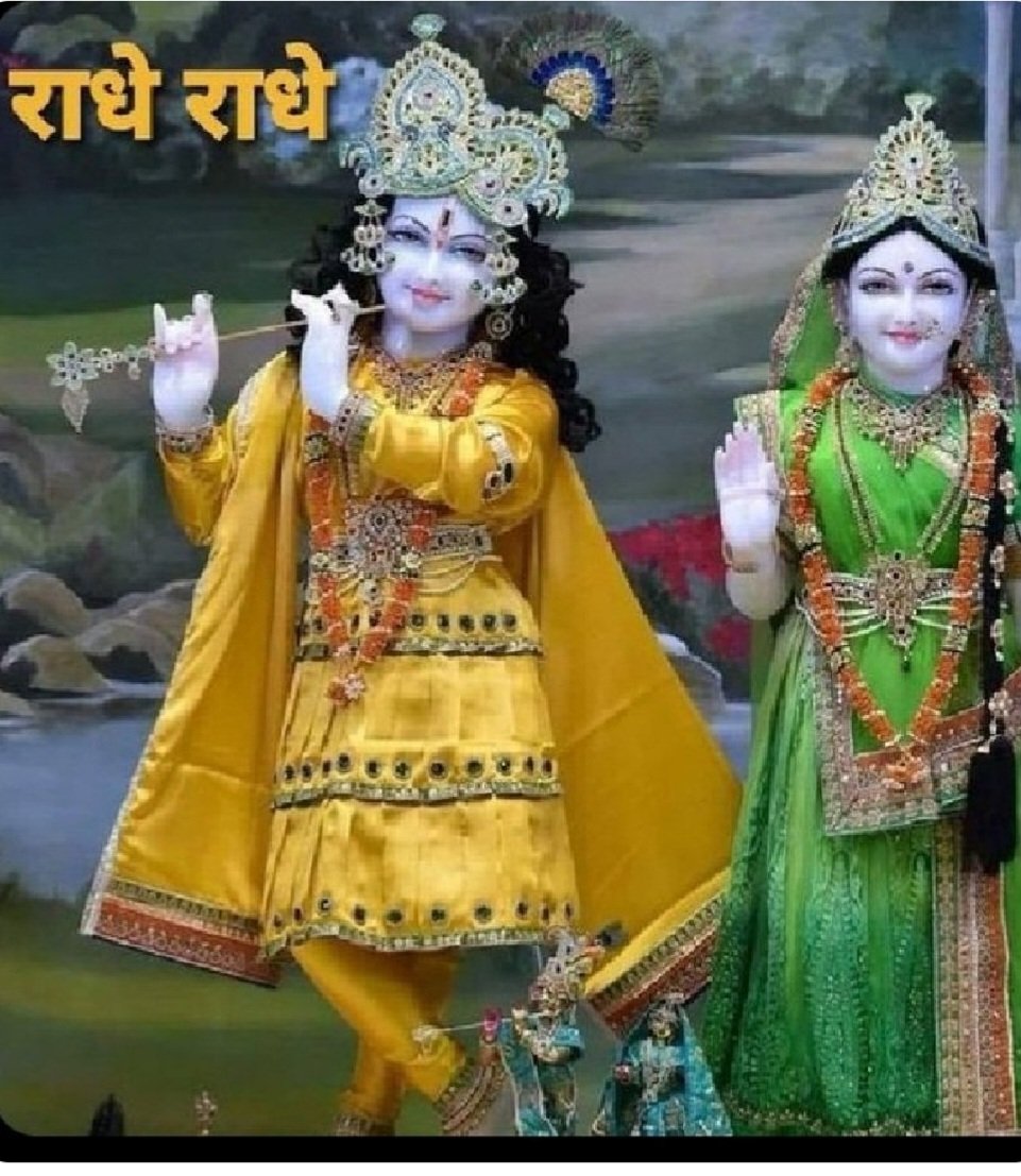 PremDev30680928's tweet photo. मोर मुकुट प्यारे शीश  पे सोहे।
प्यारी बंसी मेरो मन मोहे।
देख छवि बलिहारी मैं जाऊं।
श्री बांके बिहारी तेरी आरती गाऊं https://t.co/G8PA6a8eiS