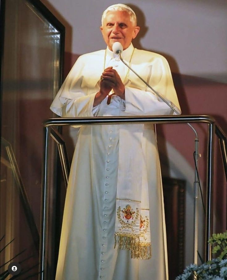 SerenaLocatell1's tweet image. BENEDETTO XVI NON HA MAI CONSEGNATO IL MUNUS PETRINO ED È RIMASTO PAPA FINO AL GIORNO DELLA SUA MORTE IL 31 DICEMBRE 2022🔥🔥🔥#radiodominanostra #Benedettoxvi #Papa #Pope #Chiesa #Church #Iglesia #Église #Cristiano #Christian #cattolico #Catholic #catholique #Católico #Faith #Fe