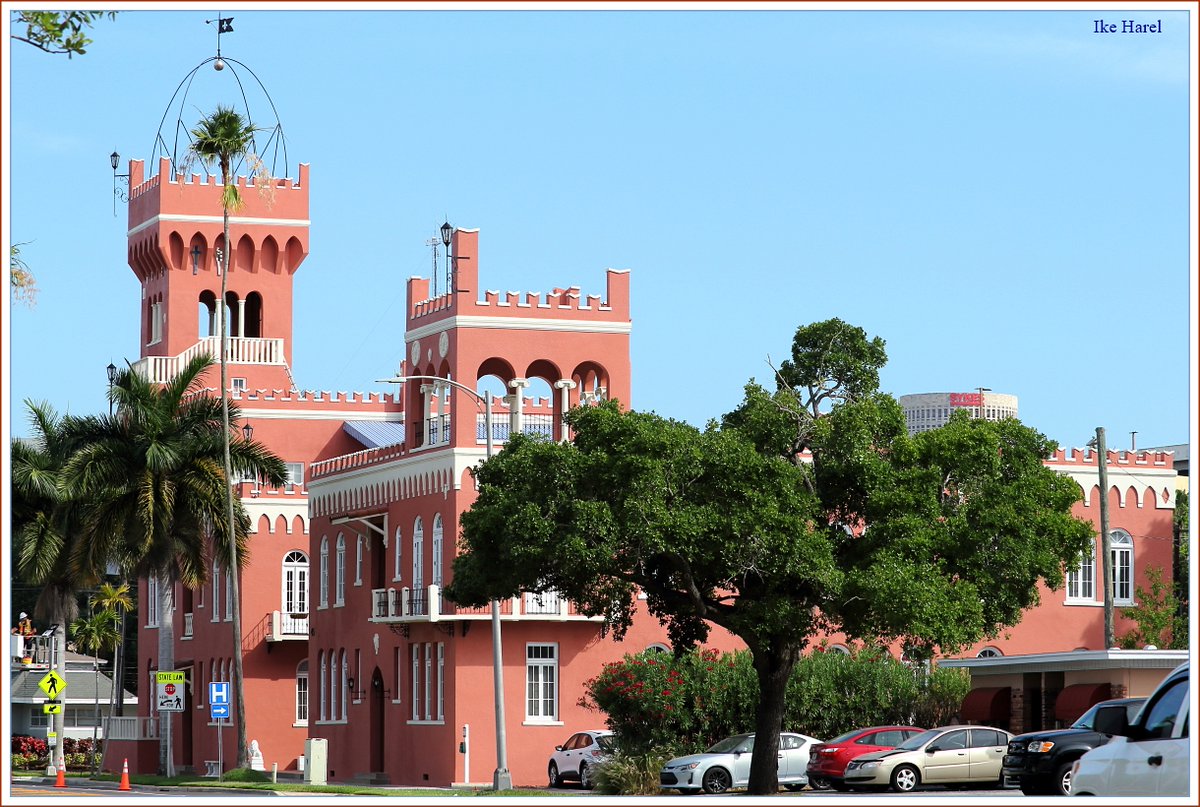 IkeHarel's tweet image. #45 Davis blvd, #Tampa, #Florida, is an unusual designed bulding that stands out within its neighborhood.
27.9343,-82.4577 on the map.
While riding Davis island on 27/04/2022, I especially stopped the car to take a picture of.
📷Canon 60D, EF70-200
#travel &amp;amp; #urban #photography