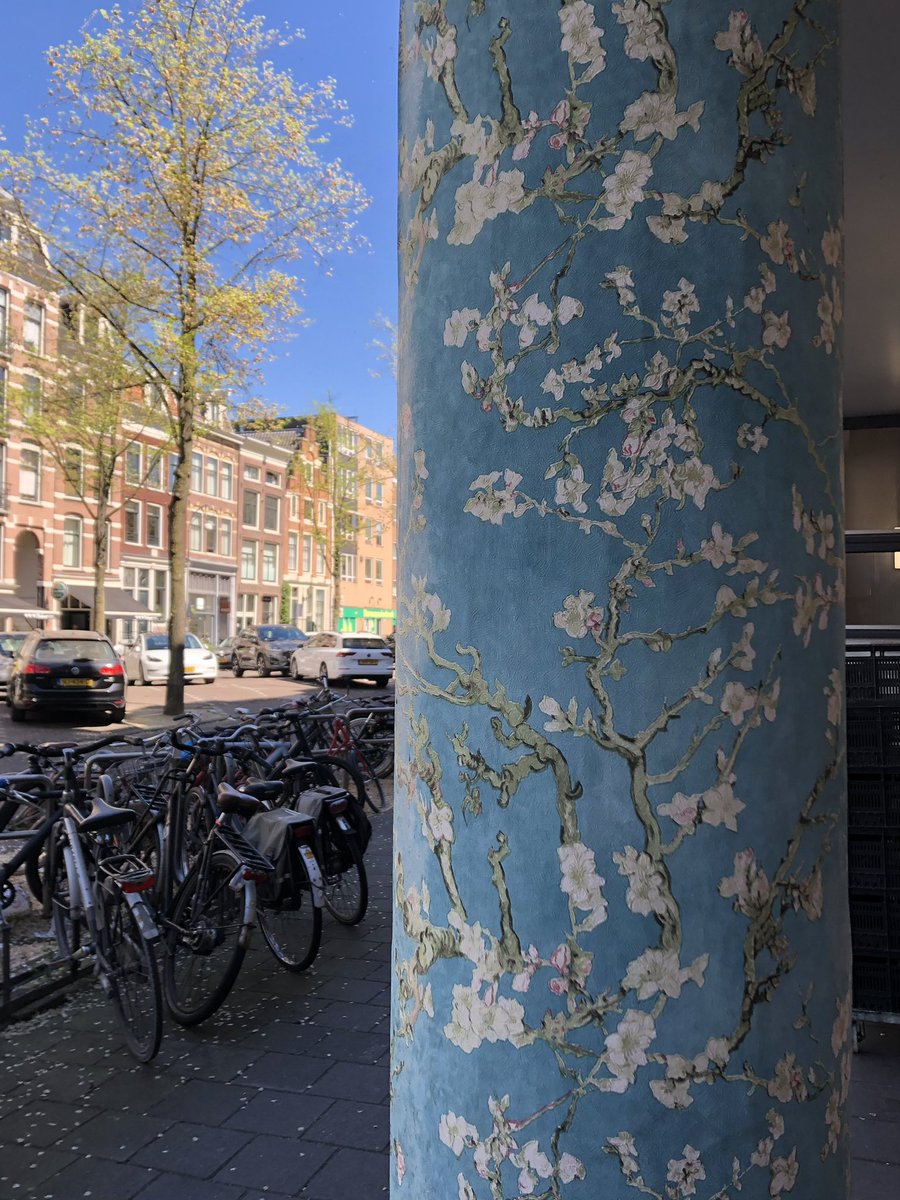 MonicaKeyzer's tweet photo. 🌿
De pilaar bij ETOS heeft weer een fris nieuw behangetje.
#TypischAmsterdam Westerstraat - Amsterdam.
#amandelbloesem #VanGogh #Etos https://t.co/iWzCn9Jz5B
