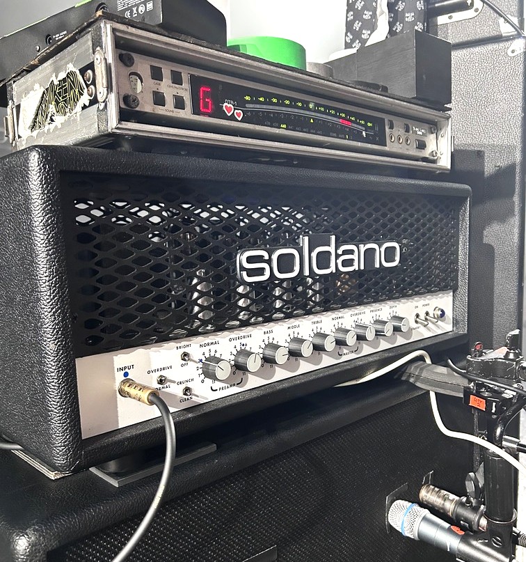 Solid Bond Guitar tweet media