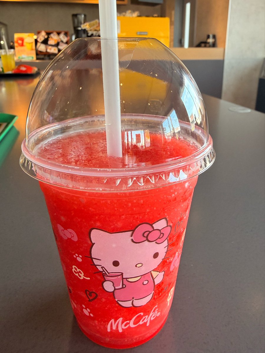 mm_031024's tweet photo. マック ハローキティ
ジューシーいちごスムージー
甘くてびっくり🍓🎀
#マクドナルド https://t.co/X5GLWDqCvG