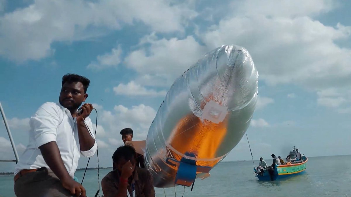caleb_friesen's tweet photo. "It's just a fancy balloon."

Many people have misunderstood what @DashagrivAero is building.

Drones have limited flight duration. Satellites are costly and orbit far from Earth.

HAPS like Megnath solve both problems by floating in the stratosphere for high-quality EO/comms. https://t.co/7P68cyMVnm