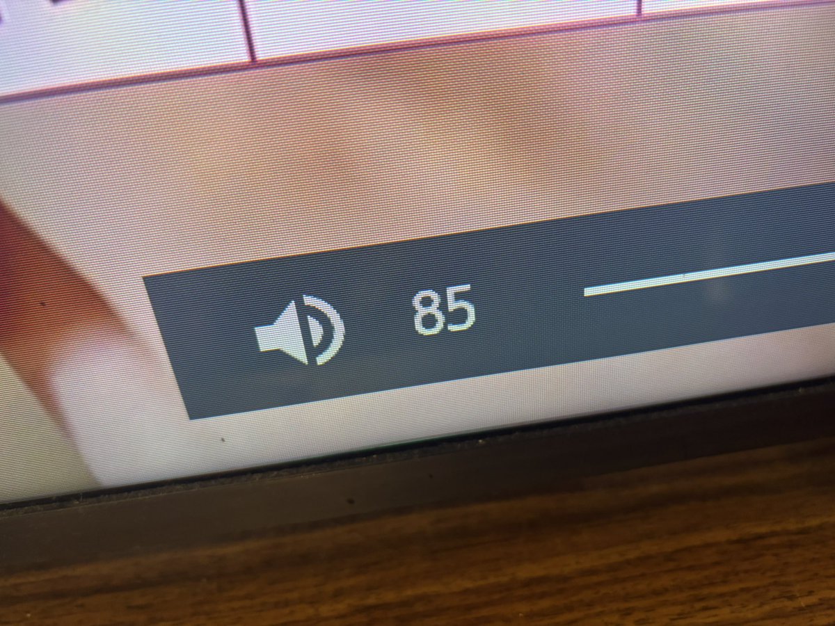 crashertetsuo's tweet photo. ジジイの家のテレビうるさすぎてワロタ https://t.co/KTQE2dkm1J