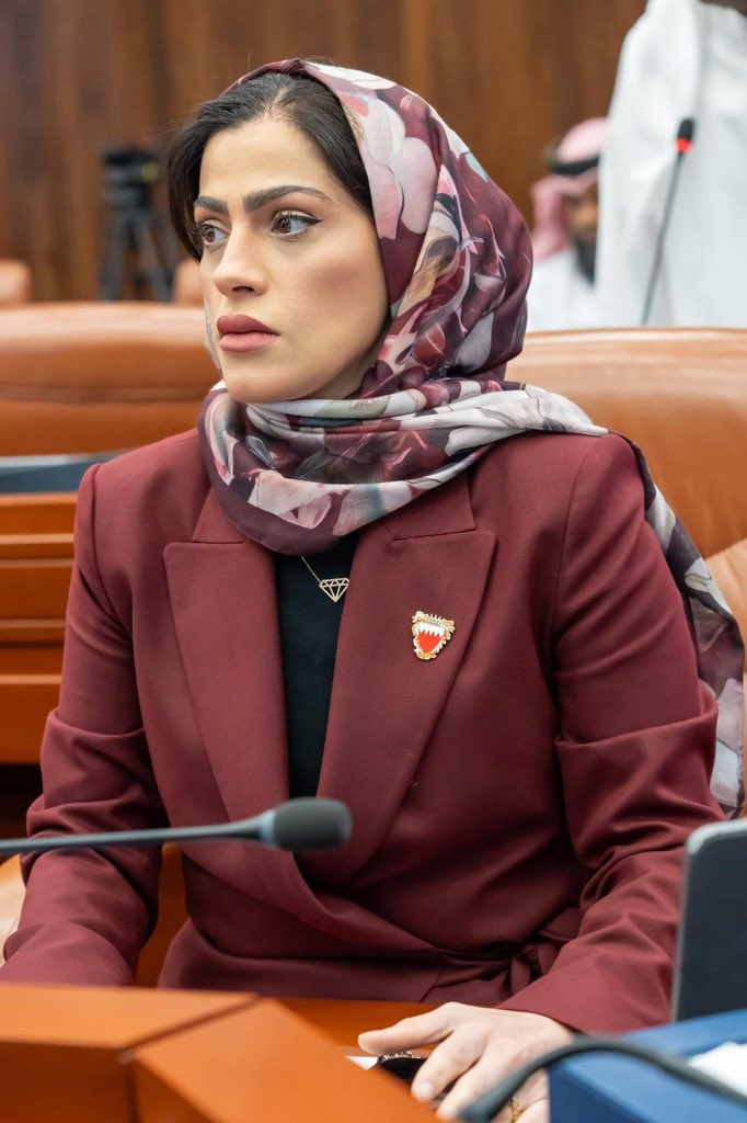 BasmaMubarak5's tweet photo. في هذه المرحلة، لا مجال للرمادية: إمّا انتماء صادق للبحرين أو انحياز لأجندات خارجية. 
موقفنا واضح: مع الوطن وقيادته وأمنه. الحصانة لخدمة الوطن لا لتبرير الخيانة، ولا نرضى بغضب سيدي حضرة صاحب الجلالة الملك المعظم. 🇧🇭

#البحرين #الولاء_للوطن #أمن_البحرين #الوحدة_الوطنية #لا_للخيانة https://t.co/usuqZd9hO2