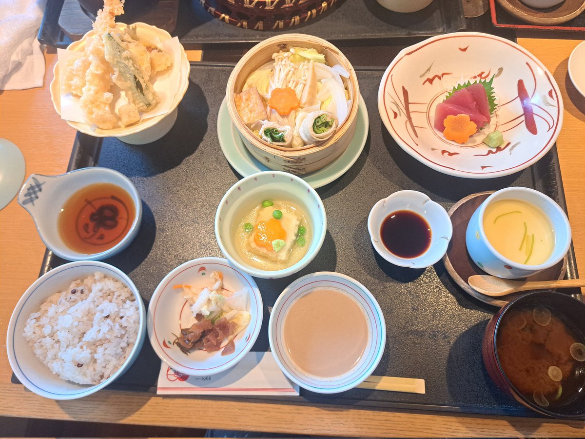 tabearukikun's tweet photo. 木曽路でランチ(4/30)
『春籠御膳』と『木曽』、『籠盛定食』 https://t.co/iiPADQVMtU