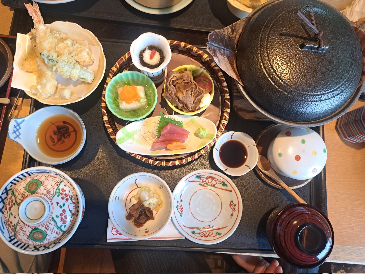 tabearukikun's tweet photo. 木曽路でランチ(4/30)
『春籠御膳』と『木曽』、『籠盛定食』 https://t.co/iiPADQVMtU