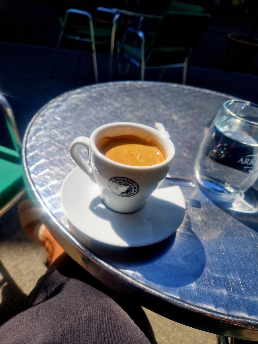 Val970177's tweet photo. Bonjour à tous ☕️  je vous souhaite une très belle journée et excellent week'end ,profitez bien🥰 😘❤️☀️ https://t.co/cD5oQslTxZ