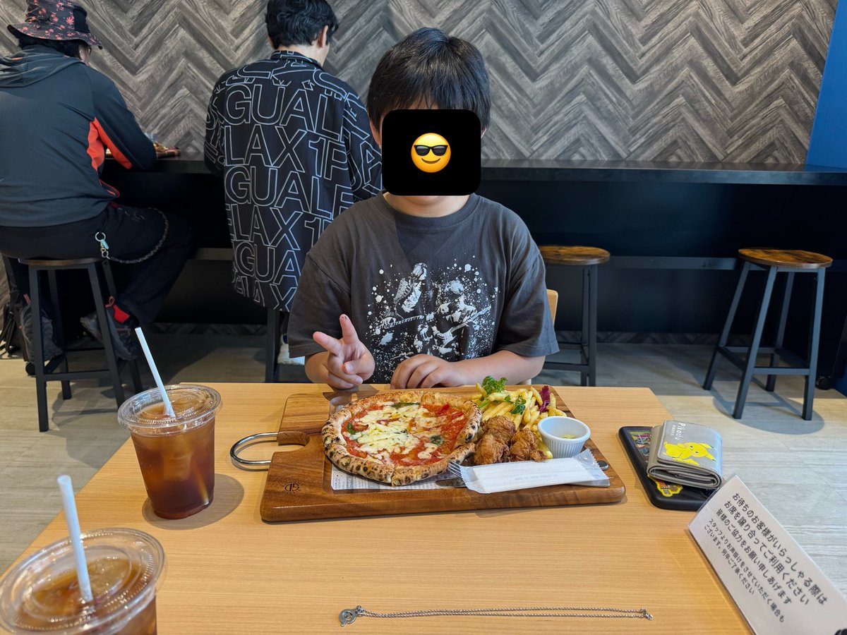 Iamjunko1126's tweet image. ガチャ引けました🕶️✨
でもぜんっぜん木根さん出なくてフォロワーさんが譲ってくださいました。ありがとうございました😭
最後にお目当てのネックレスを引き当てた、ぼくは今日誕生日🎂
#TMNETWORK
#QUANTUM
#木根さん推し小学生