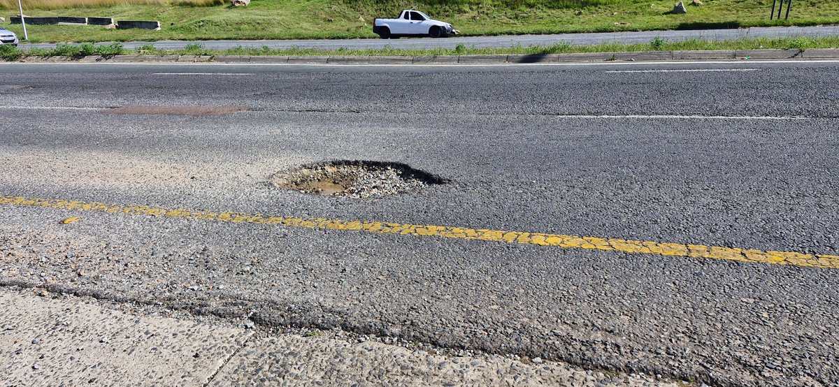 wsudding's tweet photo. @CityofJoburgZA @MyJRA @DA_JHB @DAJhbCllrAtWork the state if main roads causing multiple daily accidents and damage to vehicles is out of control.
Yesterday at Beyers Naude N1 on ramp we had a tyre blowout and damage due to massive pothole. Later we witnessed 2 others as well. https://t.co/2vO8mtBvMr