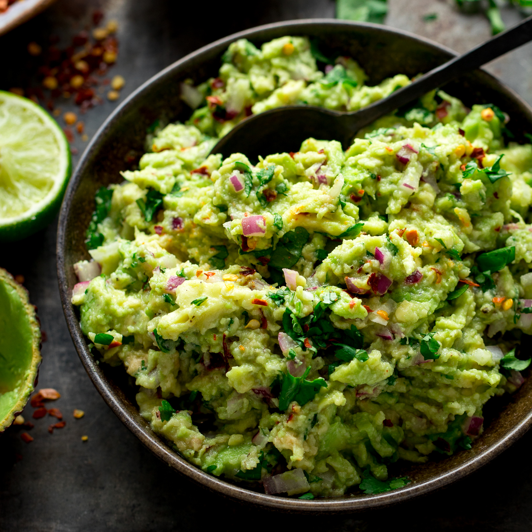 KitchenSanc2ary's tweet image. Homemade Guacamole is creamy and delicious.  How to make guacamole?  A few ingredients are all you need for this simple guacamole recipe.  kitchensanctuary.com/best-guacamole…
#Foodie #cincodemayo #recipe